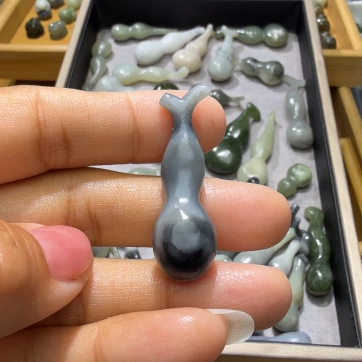 鲲***鲲和田玉未镶嵌珠宝奇石