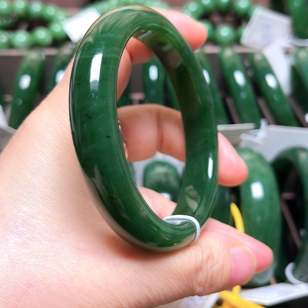 和田玉（碧玉）未镶嵌手镯