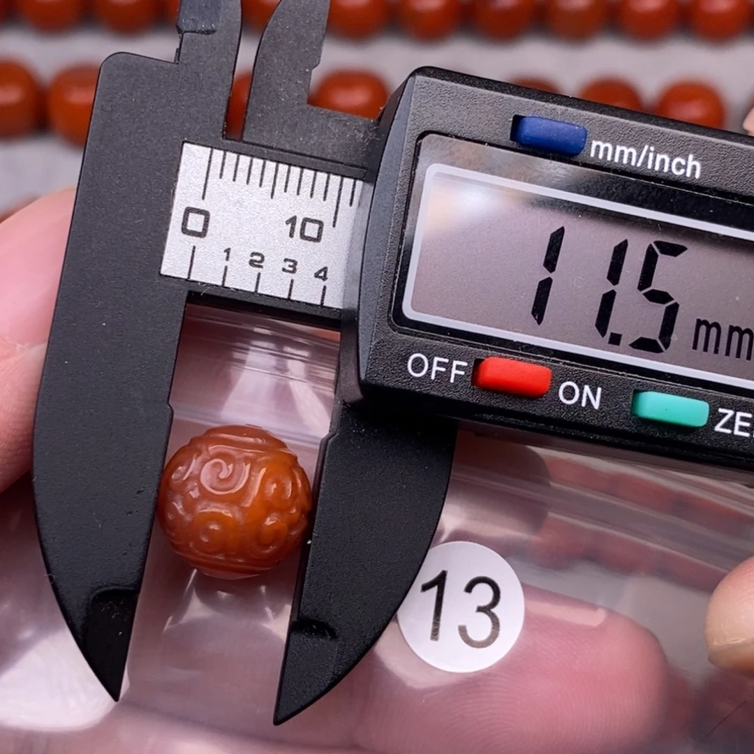 南红玛瑙未镶嵌配饰有瑕疵