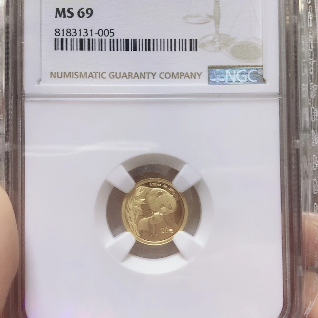 纯金2004年熊猫1/20金币69分氧化