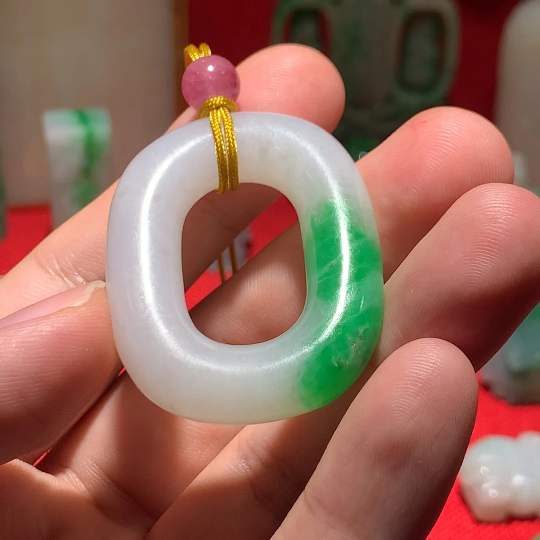 阳***言翡翠挂件未镶嵌翡翠吊坠
