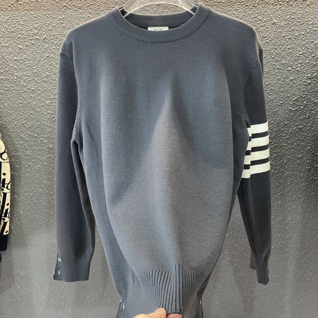 2025秋冬加厚重工字母提花针织毛衣过圆领轻奢