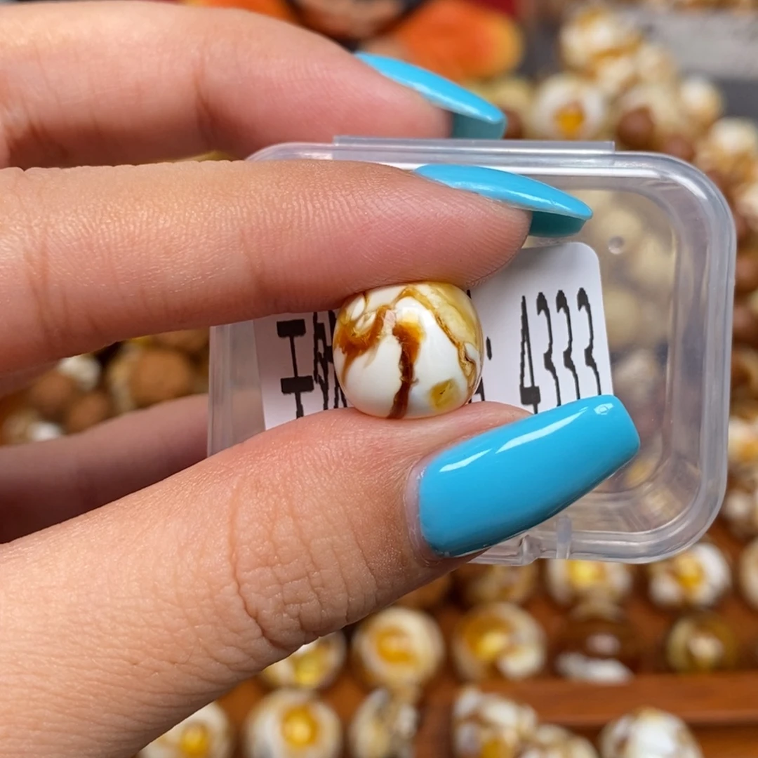 蜜蜡未镶嵌珠宝奇石4333