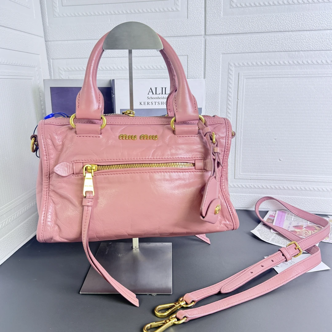 95新 MIU MIU/缪缪 粉色机车手提斜挎包