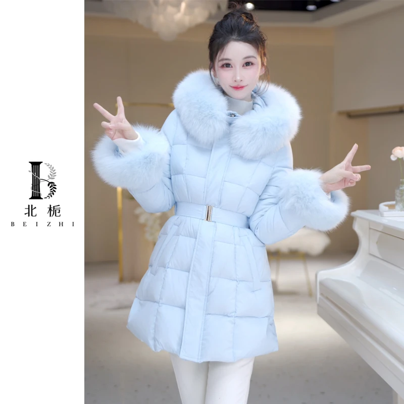 【北栀-小兔】狐狸毛领连帽腰带收腰羽绒服 813524 813525