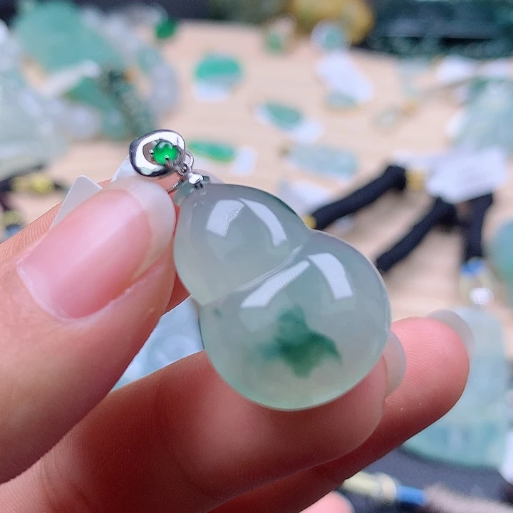 【闪购商品】翡翠颈饰18K金镶嵌翡翠吊坠