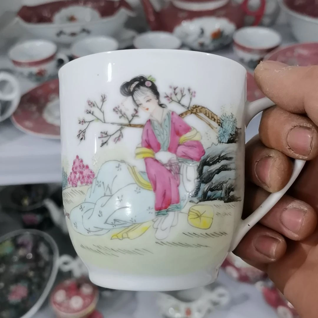 当代景德镇陶瓷工艺品爱*影