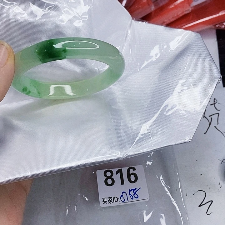 翡翠未镶嵌手镯一图一物实物为准（微瑕处理）