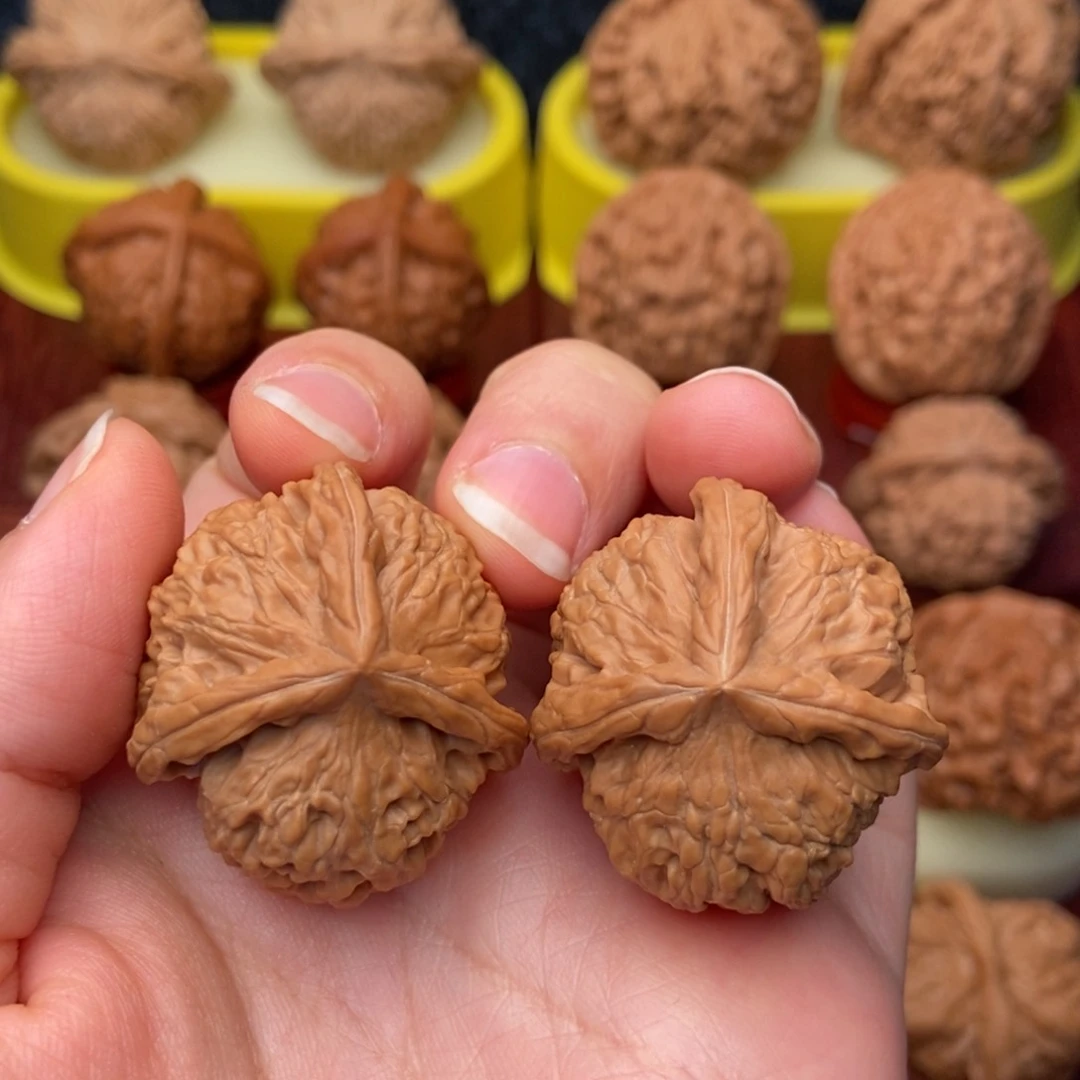 文玩核桃把件33全品金锭三棱