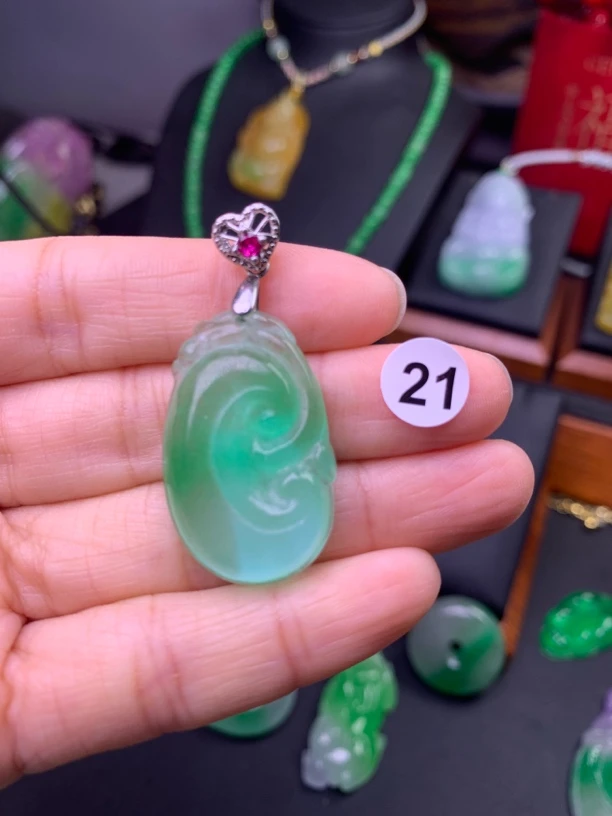 21翡翠如意吊坠项链