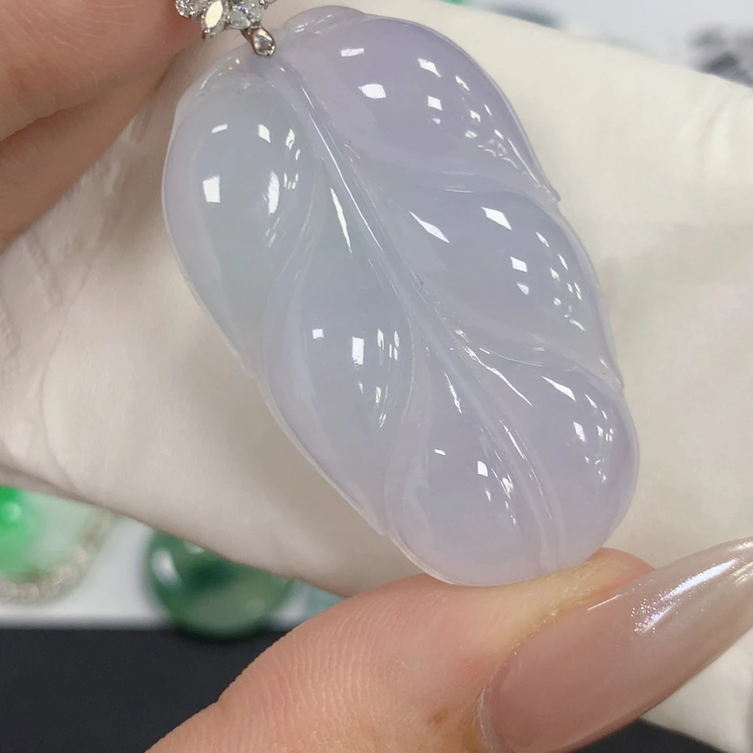 颈饰18K金镶嵌翡翠