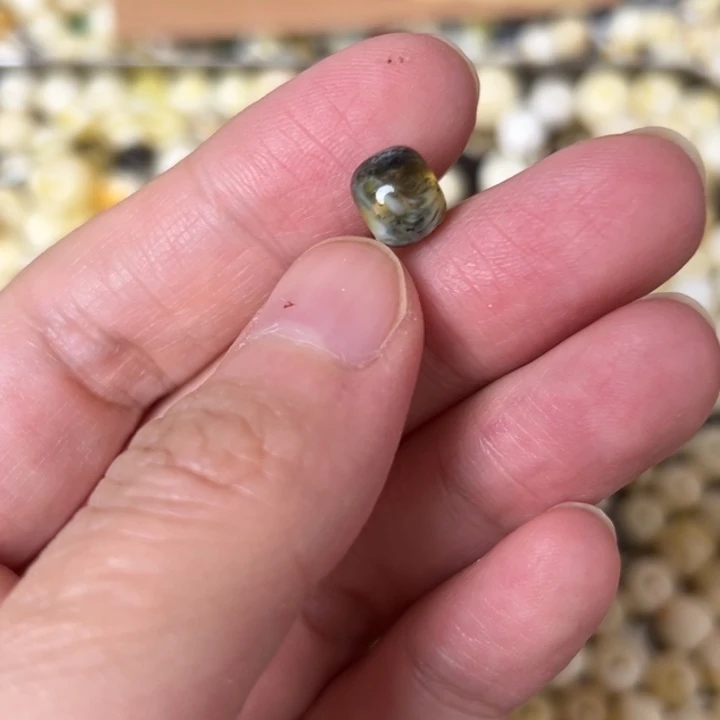 蜜蜡未镶嵌裸石8.1mm一个