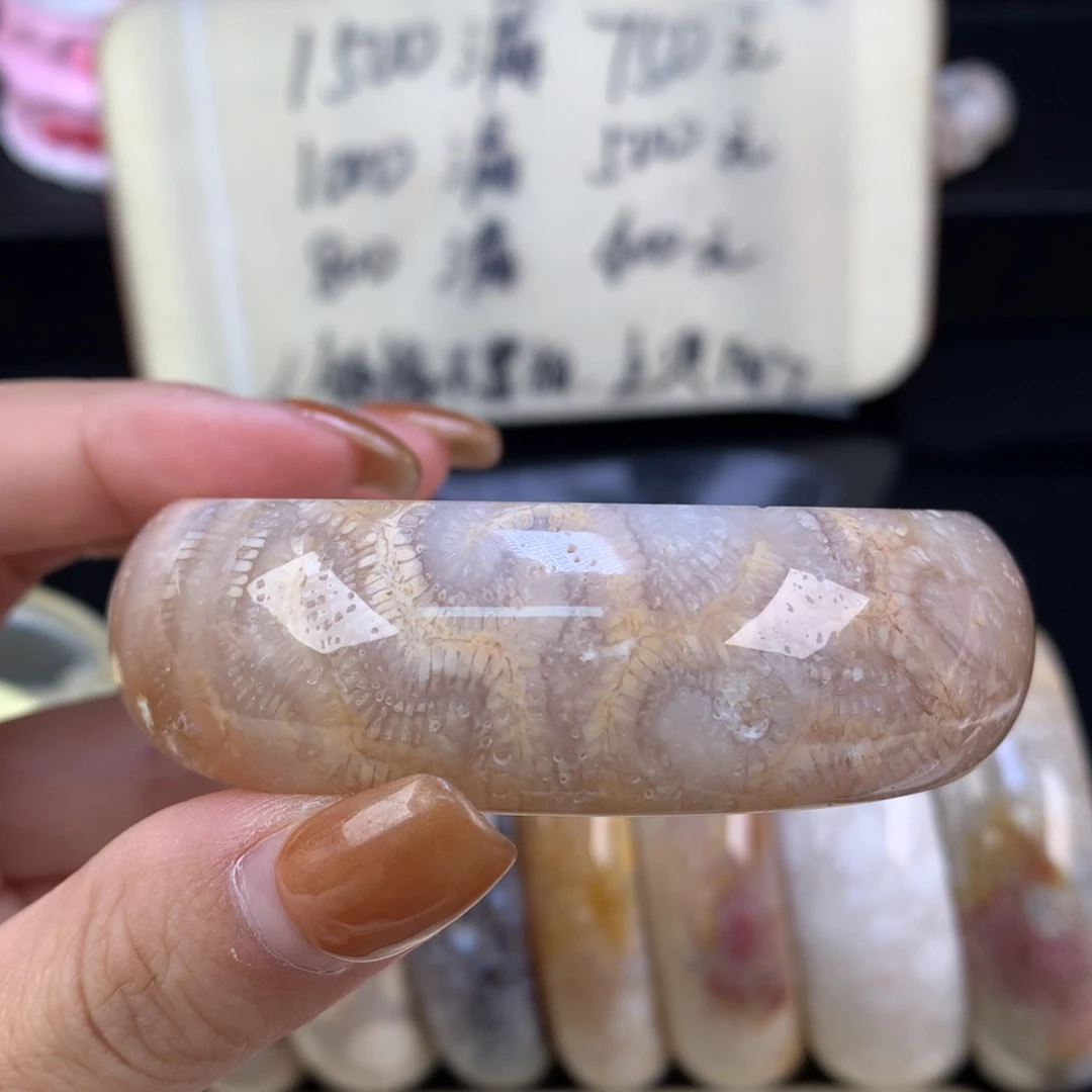 硅化珊瑚（珊瑚玉）未镶嵌颈饰精美手镯五折58.4口（37号）