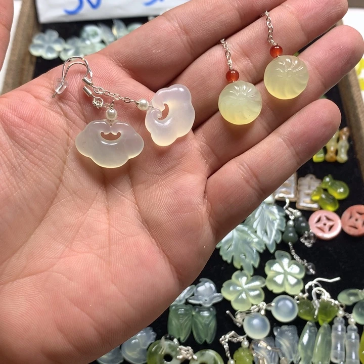 蛇纹石玉合金耳钉