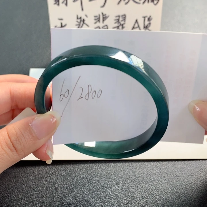 翡翠手镯未镶嵌天然翡翠