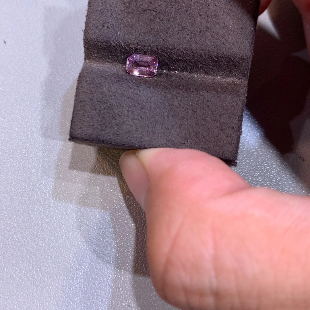 彩色蓝宝石裸石0.67克拉
