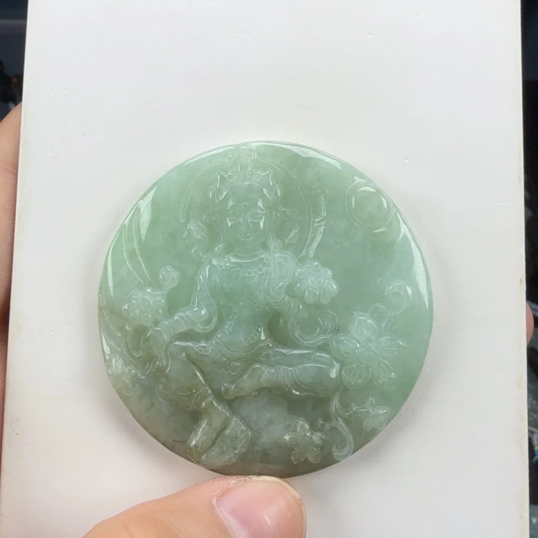 翡翠挂件未镶嵌翡翠