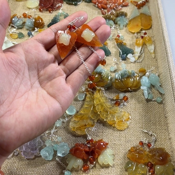 蛇纹石玉合金耳饰