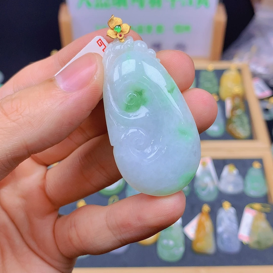 翡翠18K金镶嵌颈饰翡翠