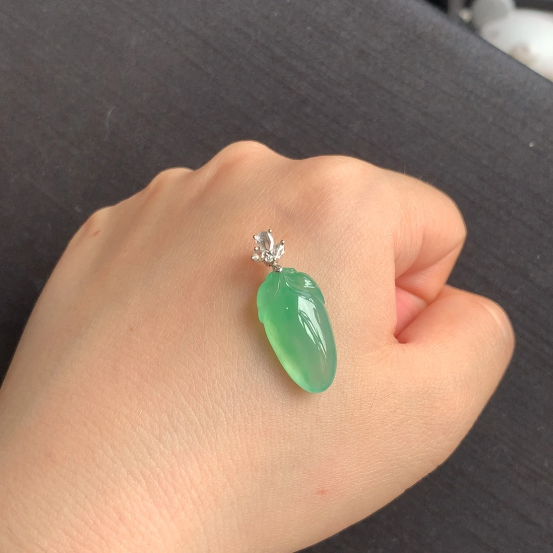 翡翠18K金镶嵌颈饰天然翡翠