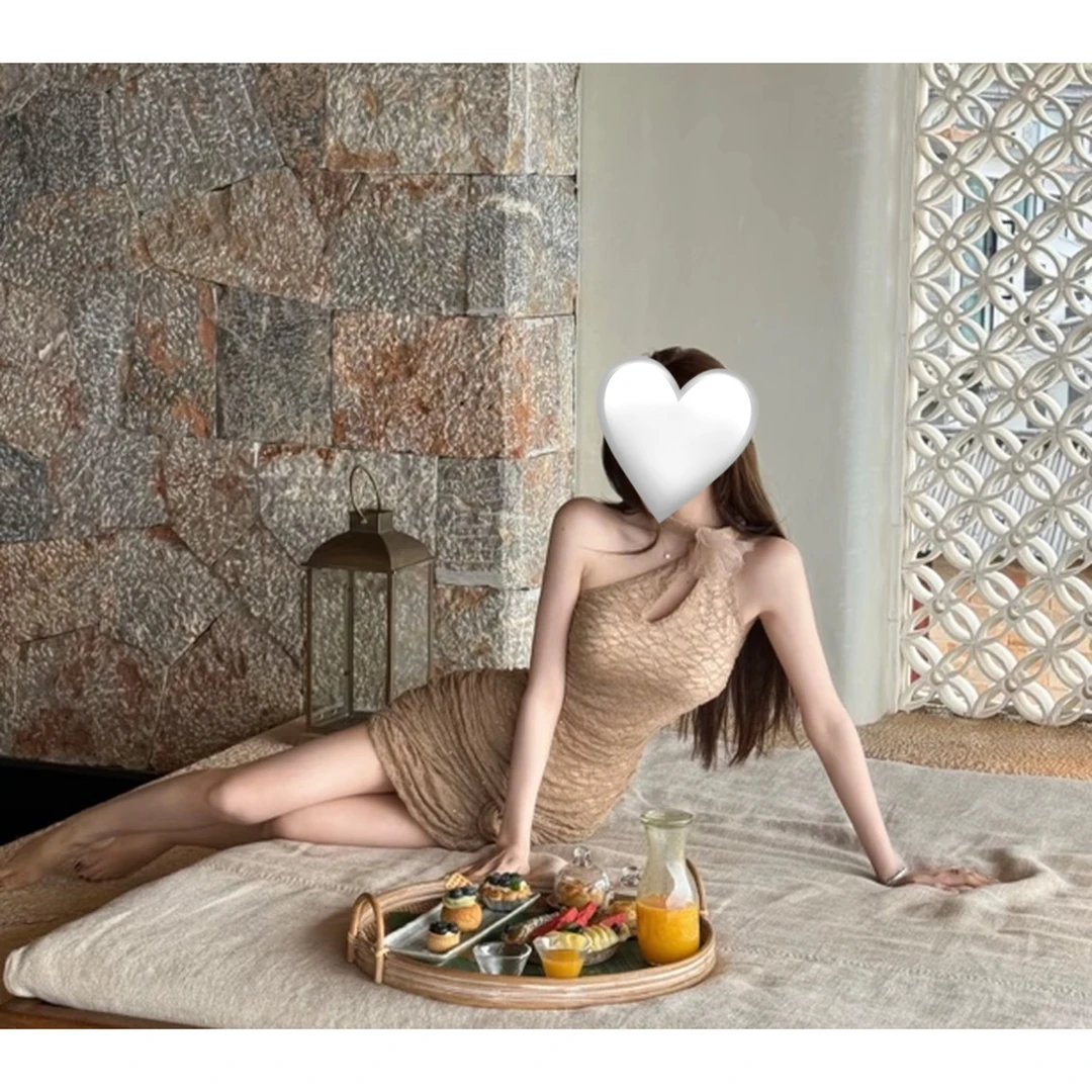 【星河碎钻】纯欲镂空网纱蕾丝烫钻褶皱美拉德色系设计感连衣裙