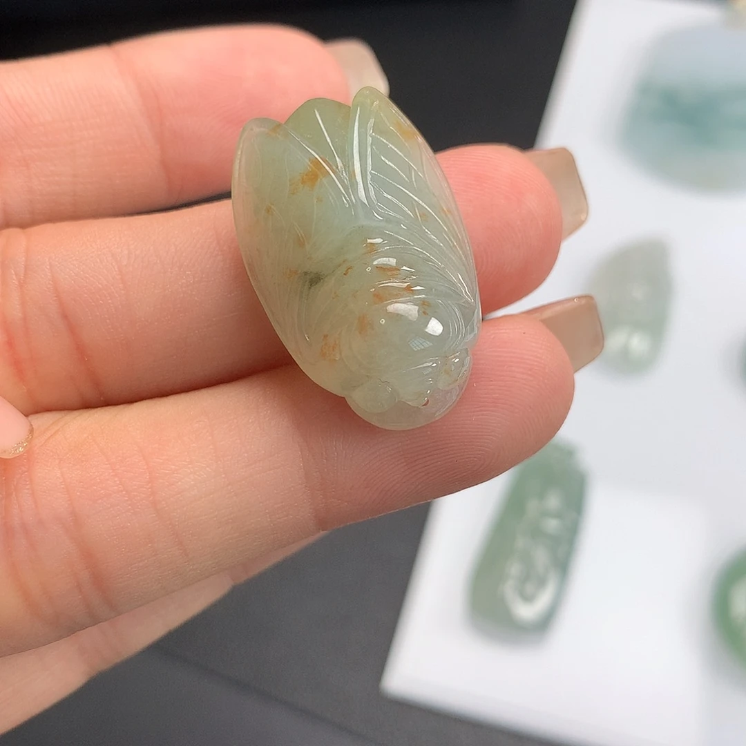 翡翠未镶嵌颈饰一鸣惊人