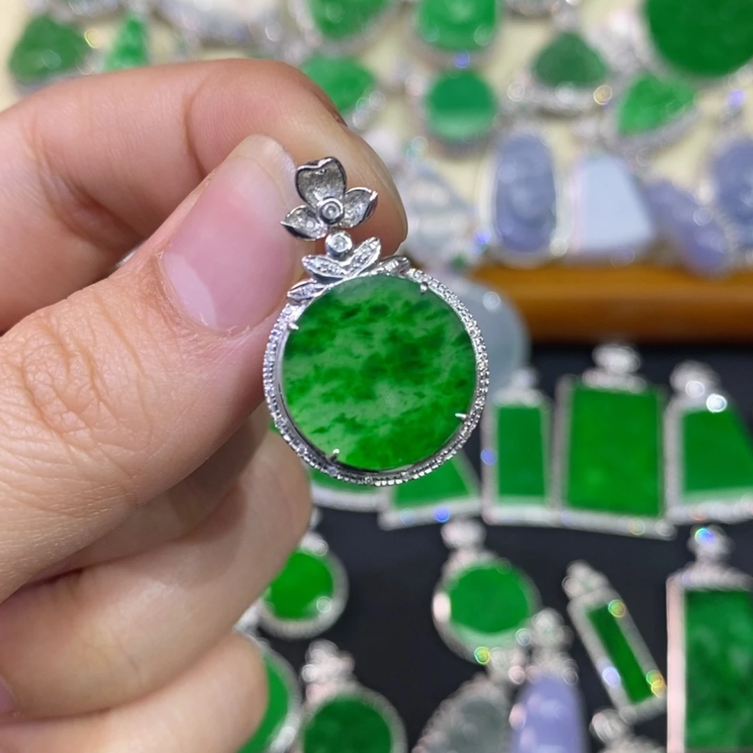 翡翠吊坠(不含链)18K金镶嵌