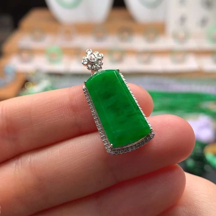 翡翠18K金镶嵌颈饰天然缅甸A货翡翠