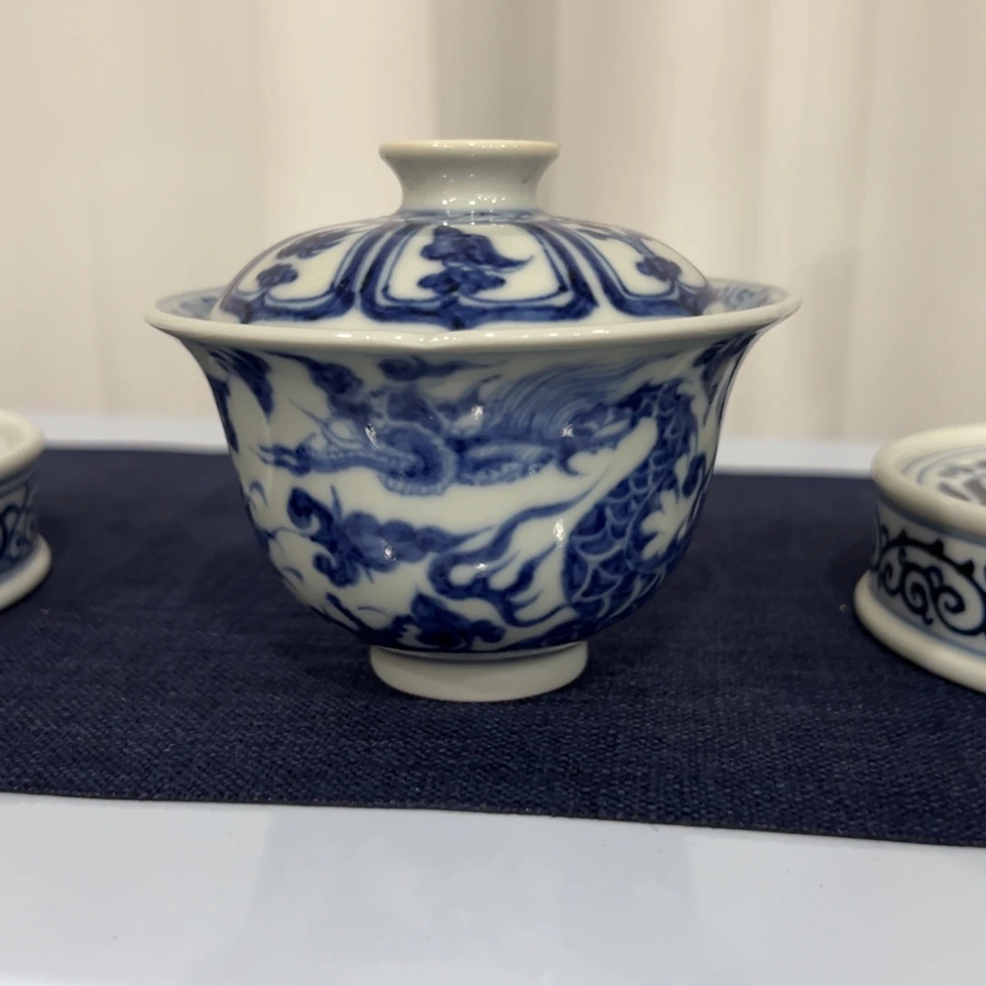 手绘青花龙纹盖碗
