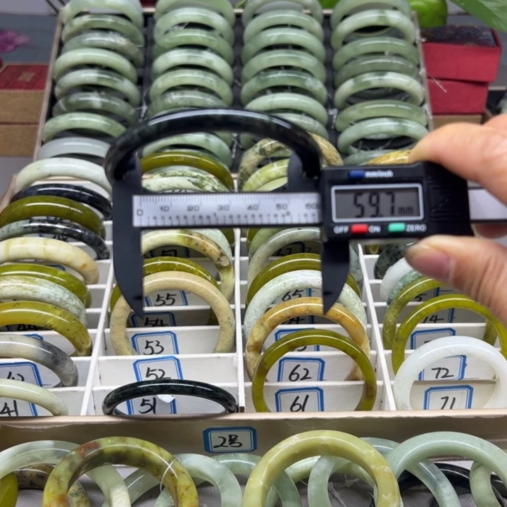 蛇纹石玉未镶嵌手镯52