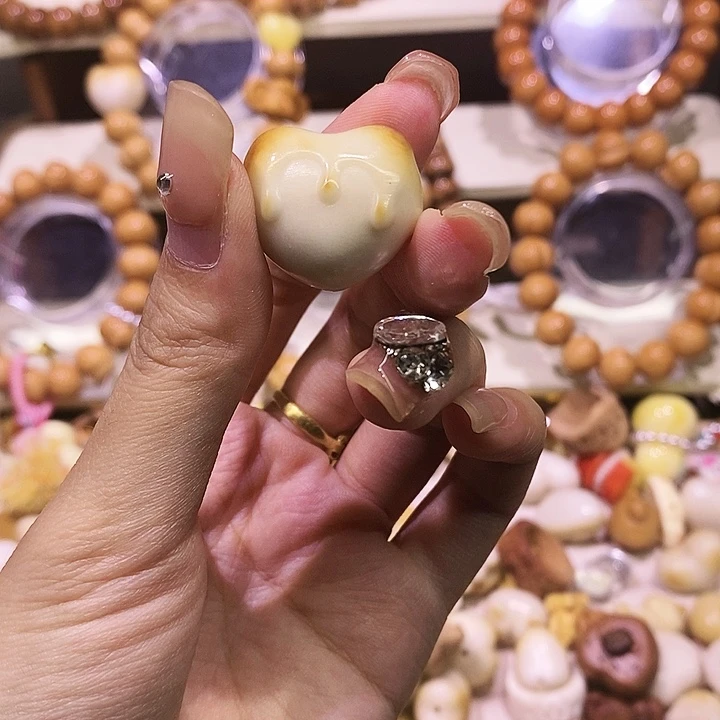 哩***i猴头核桃手串爱心