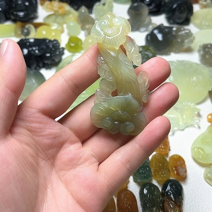 未镶嵌蛇纹石玉颈饰