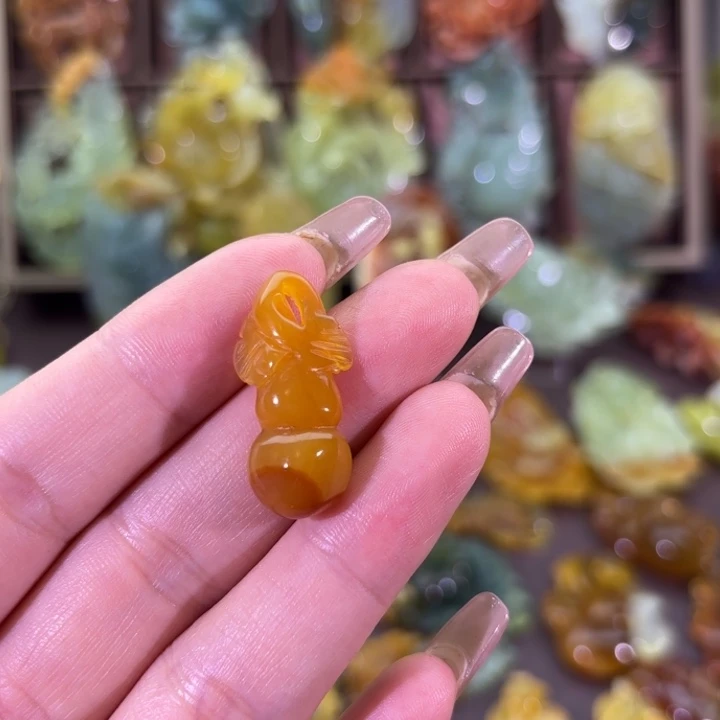 未镶嵌蛇纹石玉颈饰鱼*