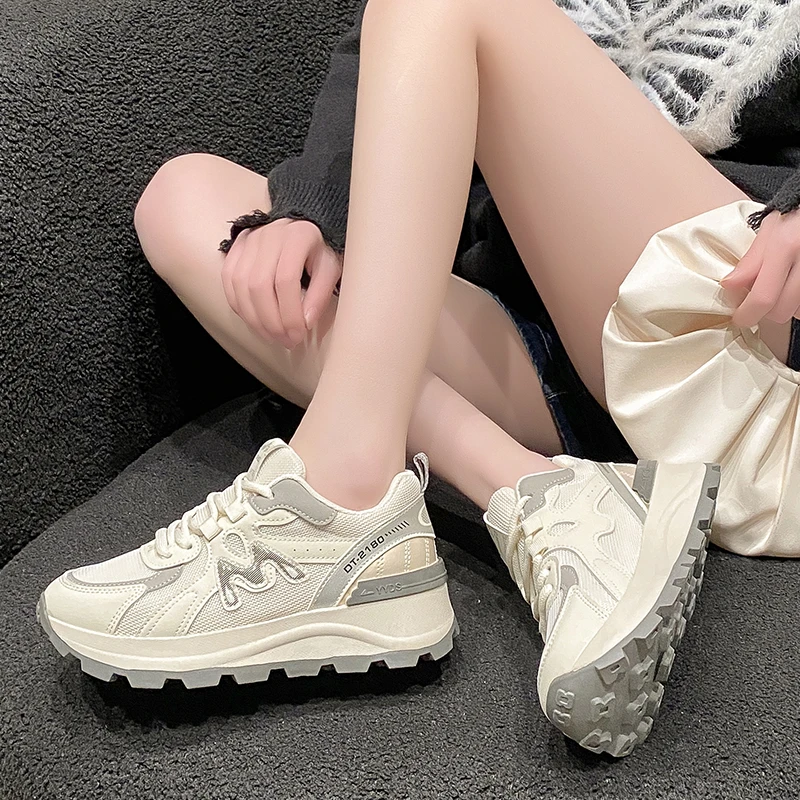 新款运动鞋阿甘鞋2025网红休闲鞋轻便百搭网面透气休闲女厚底韩版