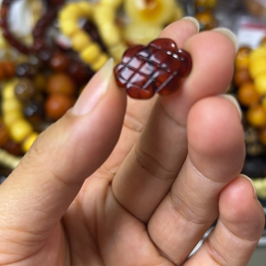 未镶嵌琥珀珠宝奇石851