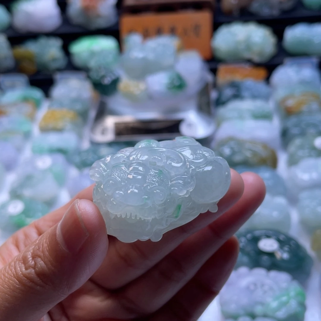 翡翠颈饰未镶嵌貔貅