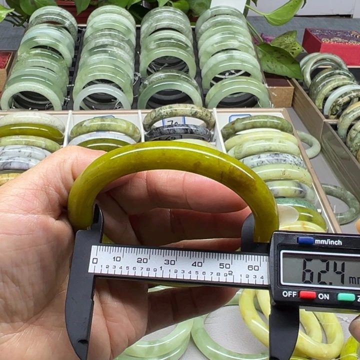 蛇纹石玉未镶嵌手镯60