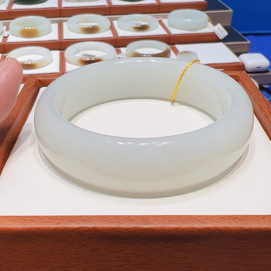 和田玉未镶嵌手镯羊脂白5556