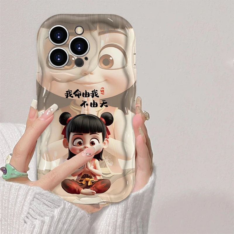 哪吒打坐适用于苹果16PRO手机壳oppo/华为/vivo/小米奶油纹防摔女