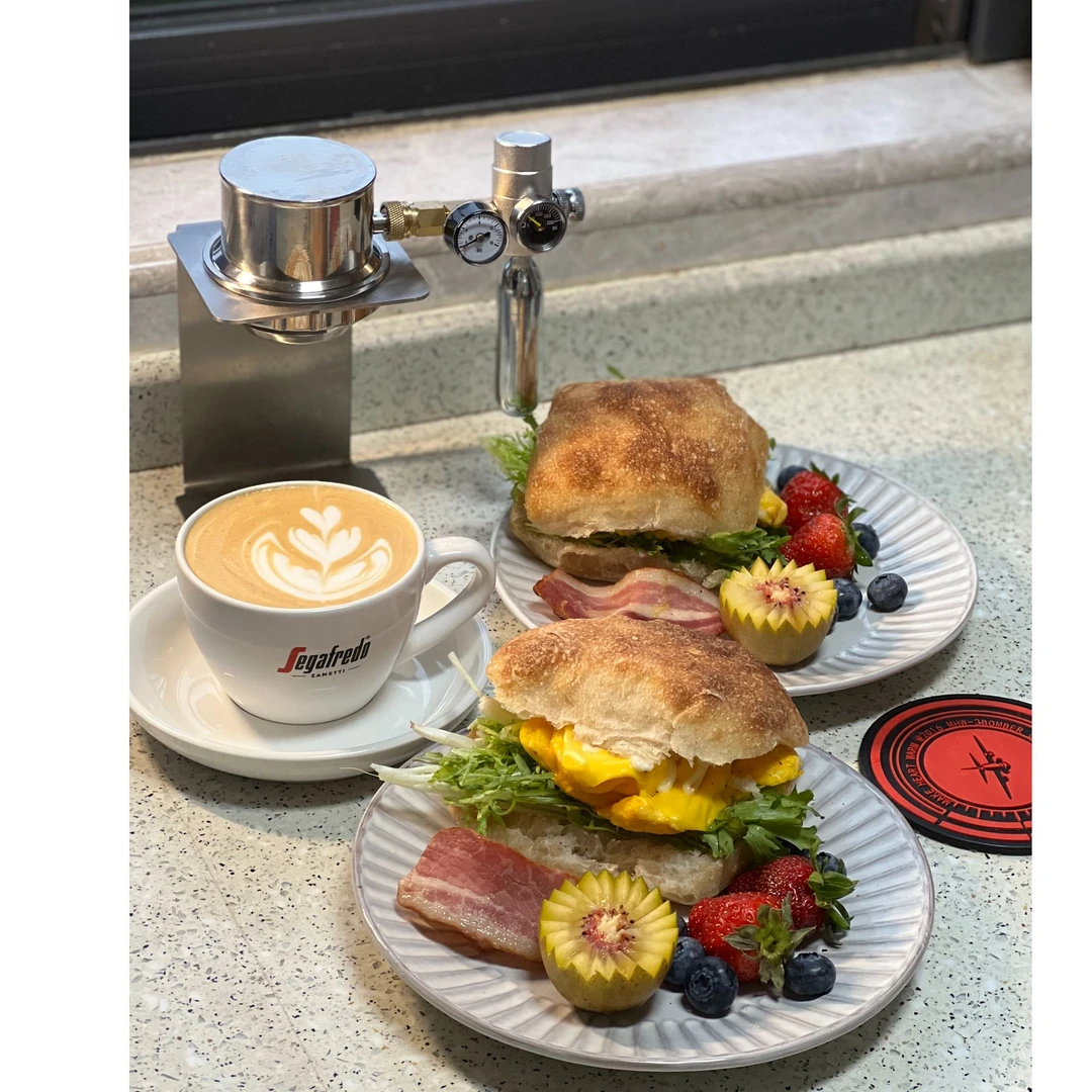 娜娜 视频中 使用的小型气动咖啡器