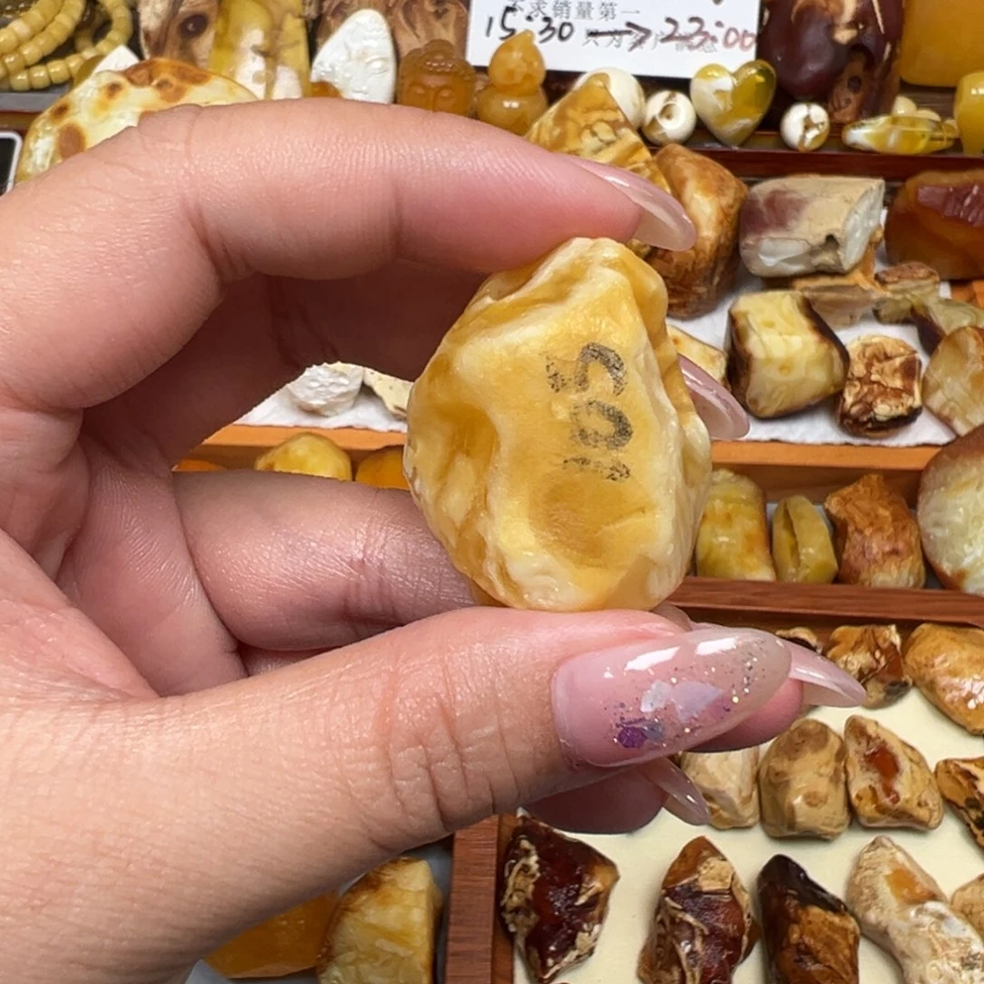 扶***t定制琥珀未镶嵌蜜蜡