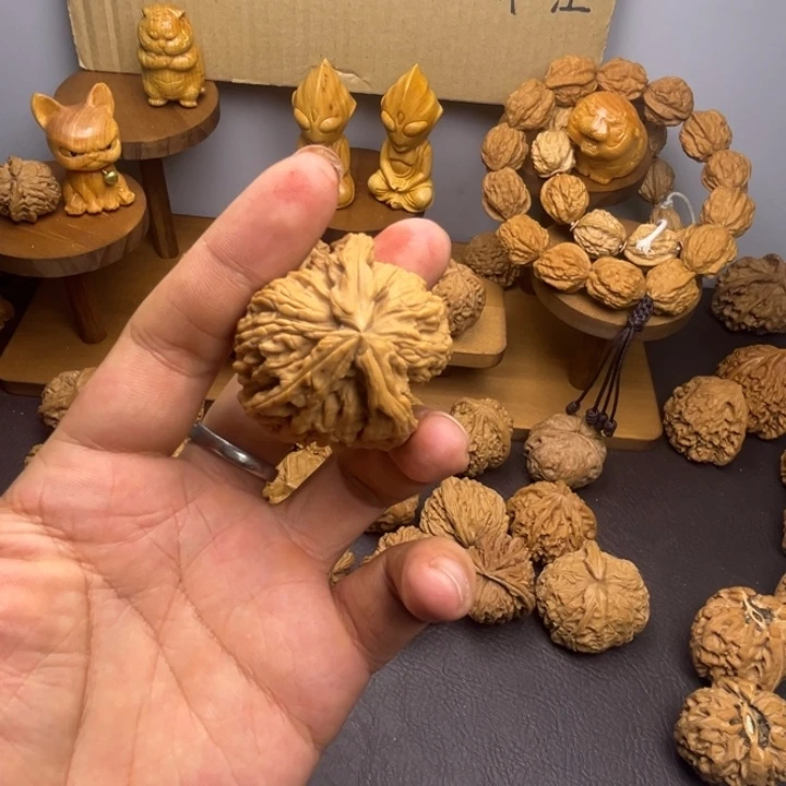 金***子桃核吊坠南疆三棱