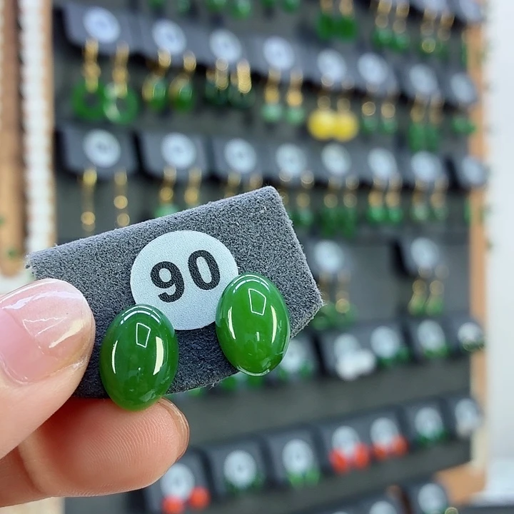 莲***荷和田玉18K金镶嵌耳饰