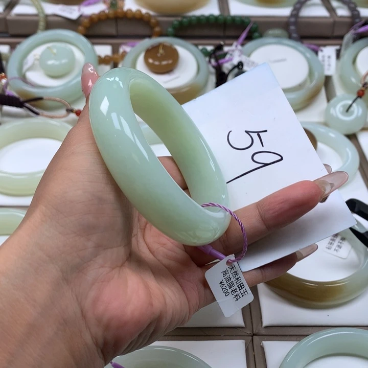未镶嵌手镯和田玉