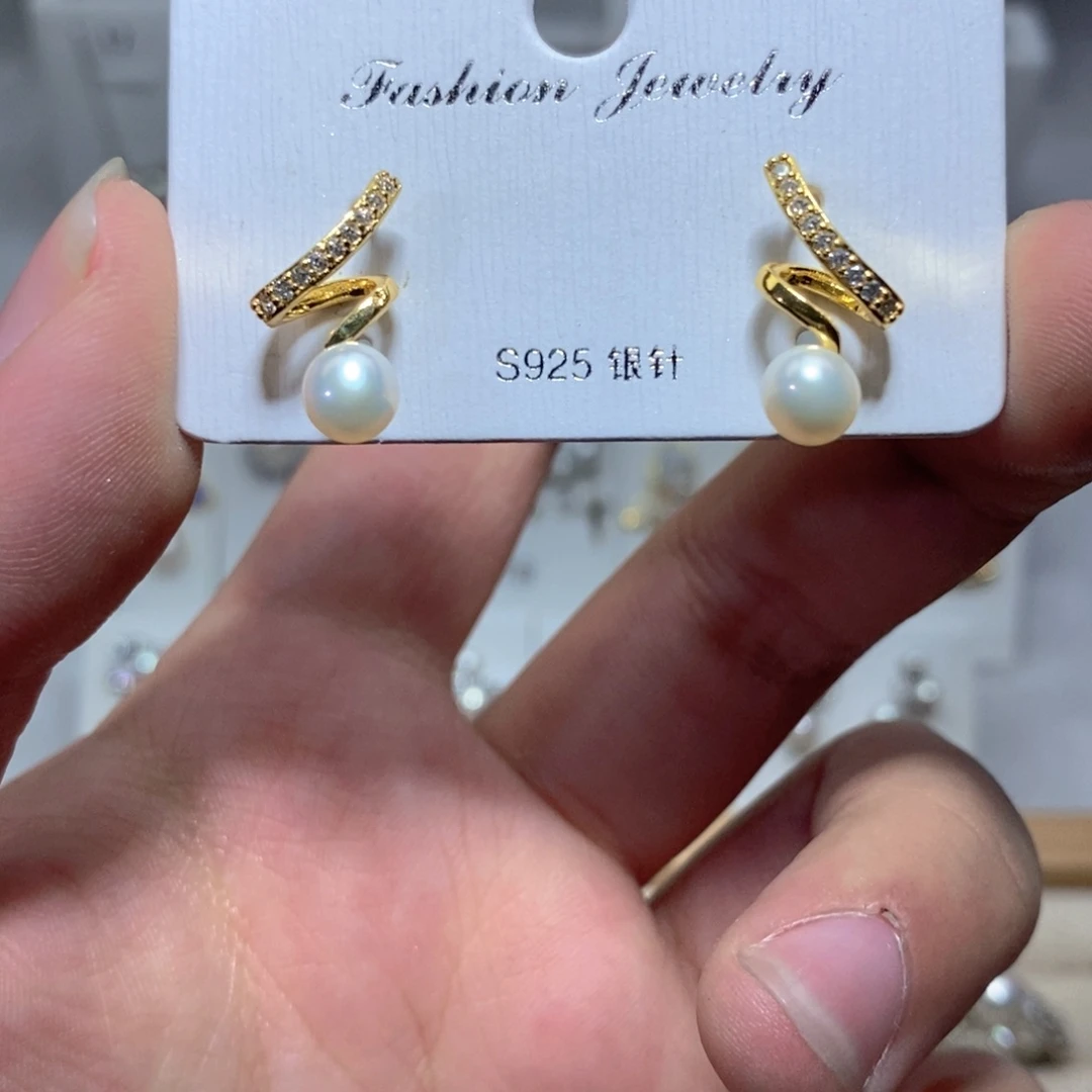 淡水珍珠银S925镶嵌耳饰