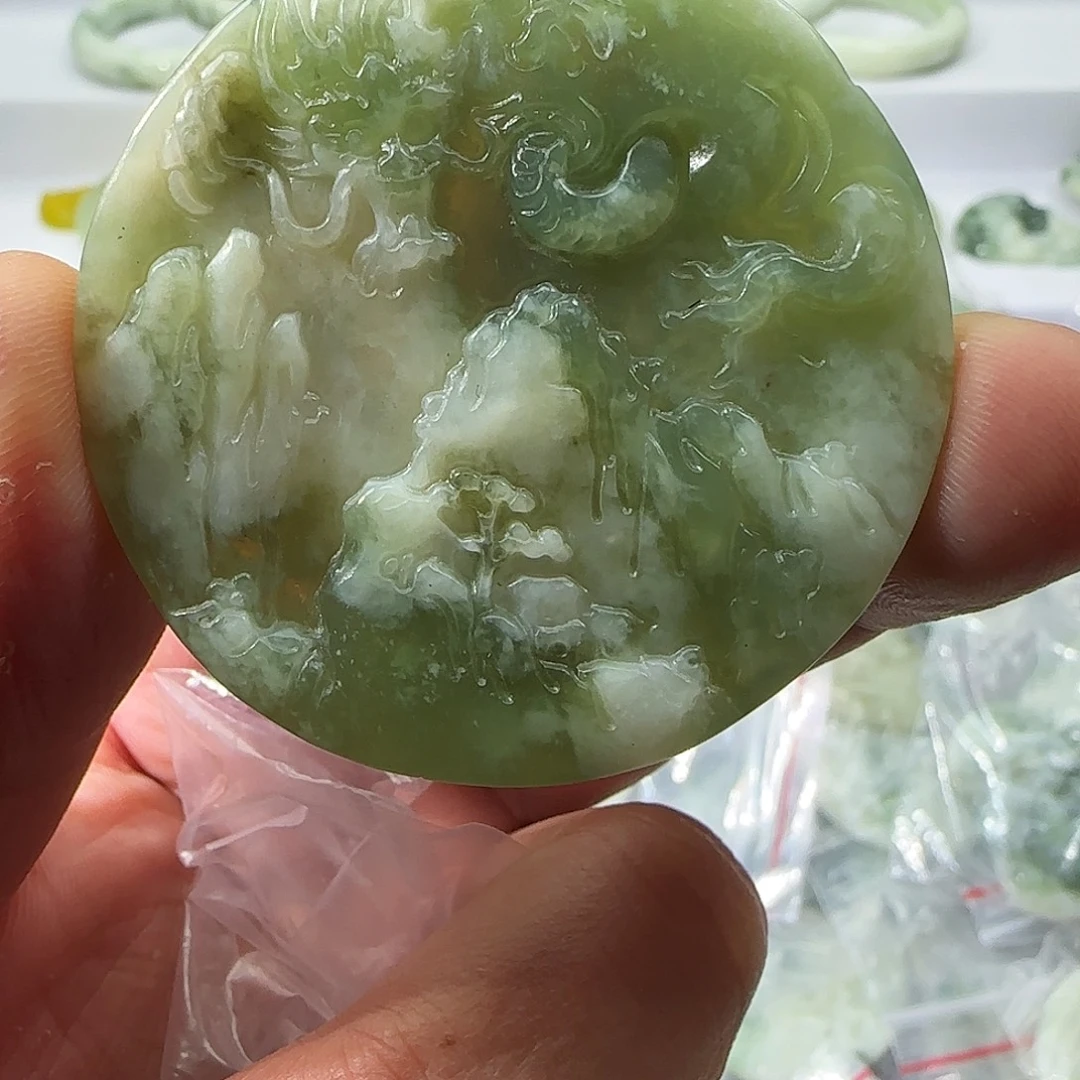 透闪石-蛇纹石玉未镶嵌颈饰