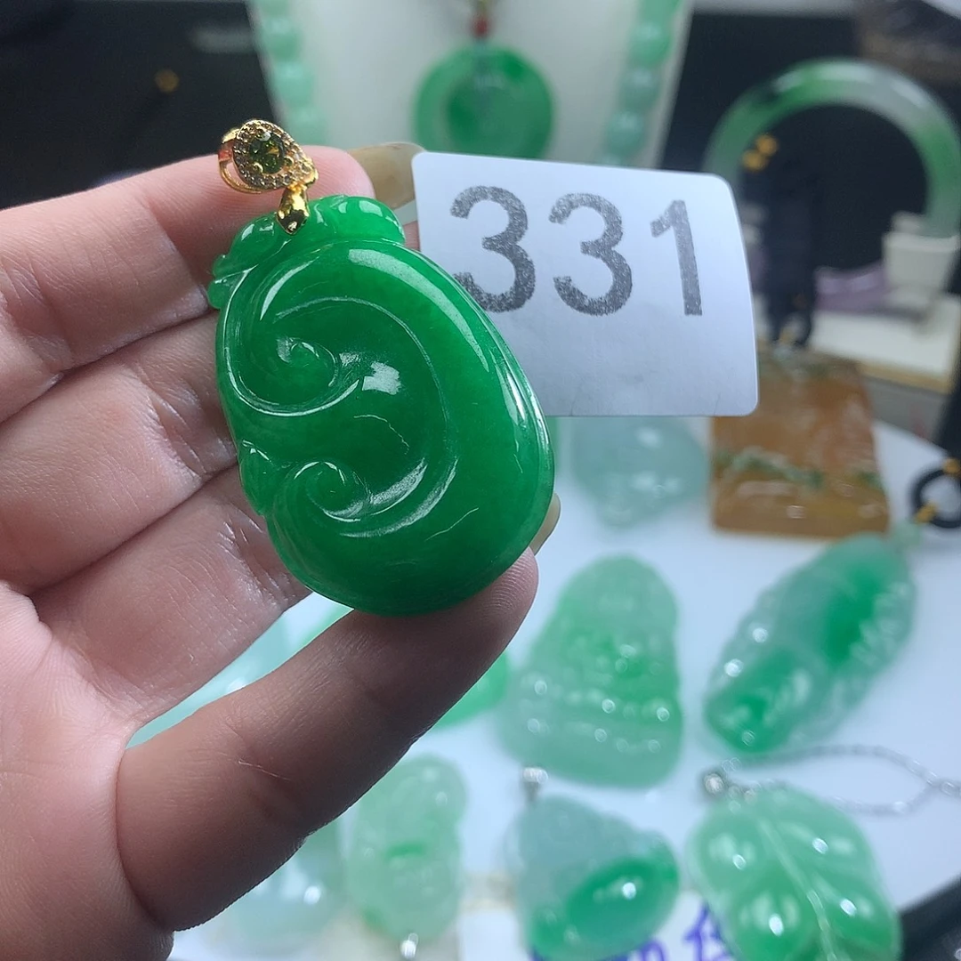 翡翠未镶嵌吊坠(赠链)