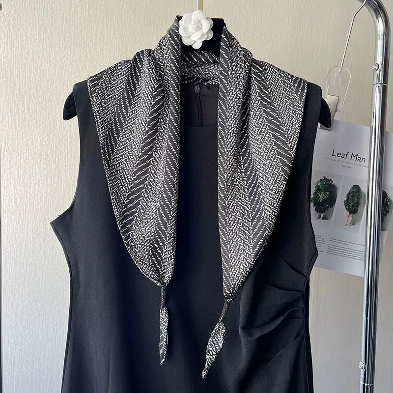 春秋季丝巾女韩版百搭黑色人字纹三角外搭打结领巾围巾女