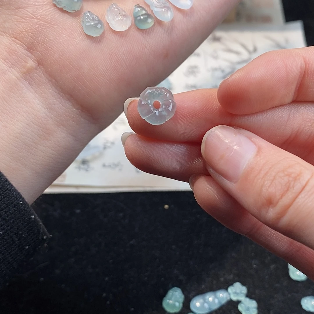 翡翠颈饰未镶嵌天然翡翠