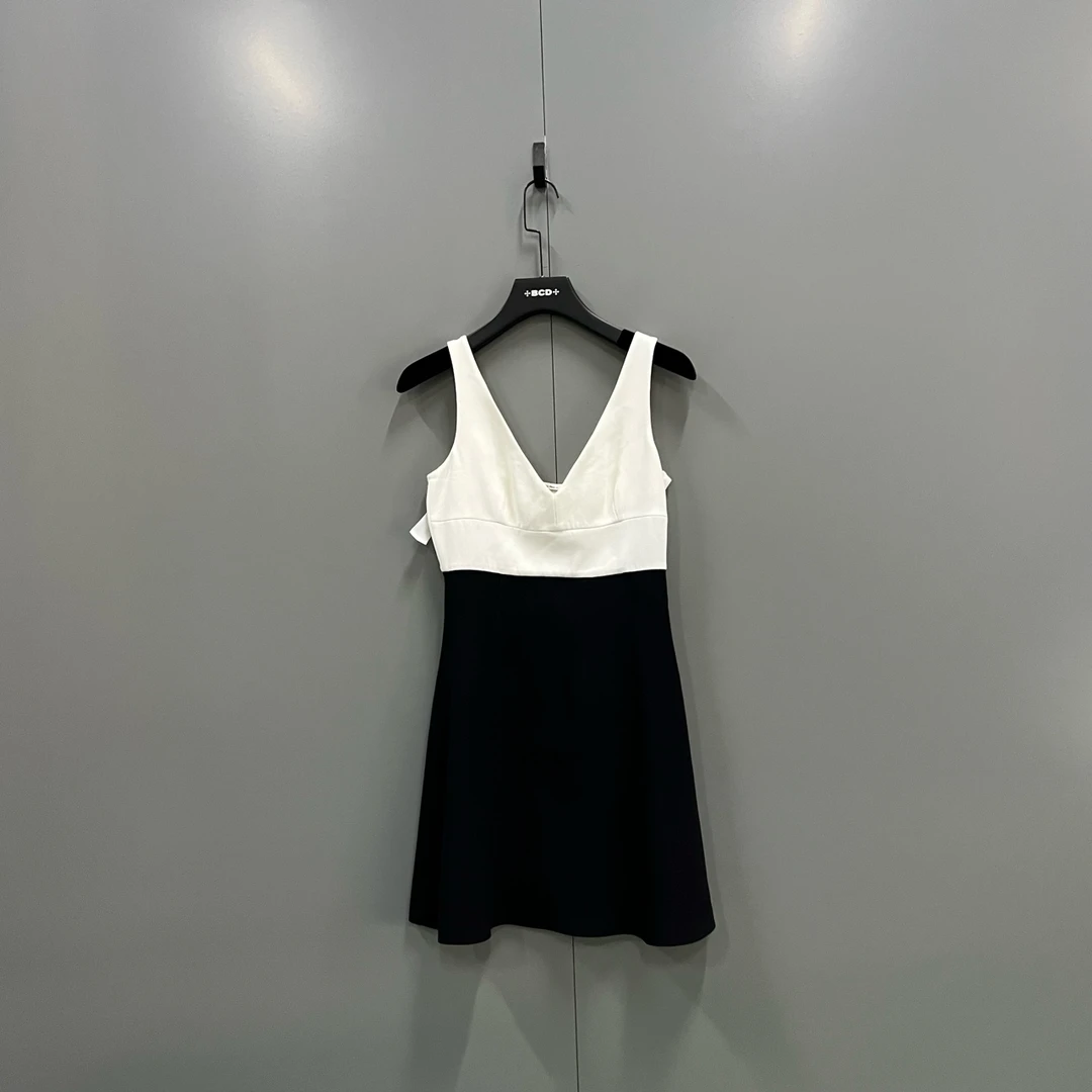 99新 MIU MIU/缪缪 qq 黑白拼色连衣裙 40码/009365